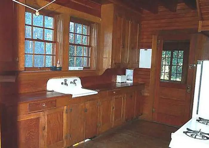 CLACKAMAS LAKE HISTORIC CABIN photo 3