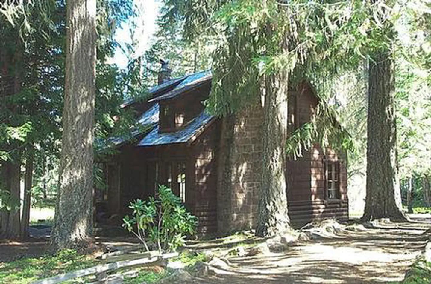 CLACKAMAS LAKE HISTORIC CABIN photo 2